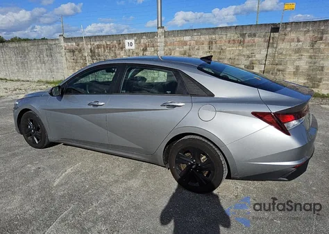 2023 Hyundai Elantra Sel z USA, uszkodzony, nr VIN 5NPLM4AGXPH103394